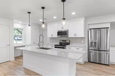 323 Broadmoor St, Fredericksburg, TX 78624 - Photo 3