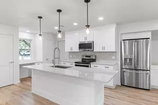 323 Broadmoor St, Fredericksburg, TX 78624 - Photo 3