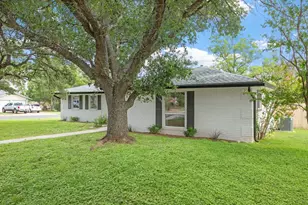 323 Broadmoor St, Fredericksburg, TX 78624 - Photo 25
