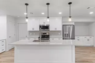 323 Broadmoor St, Fredericksburg, TX 78624 - Photo 5