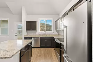 303 Winston Dr, Fredericksburg, TX 78624 - Photo 5