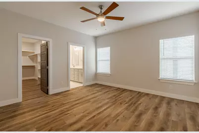 404 W Nimitz St, Fredericksburg, TX 78624 - Photo 5