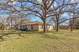 505 Waldrip St, Fredericksburg, TX 78624 - Photo 37