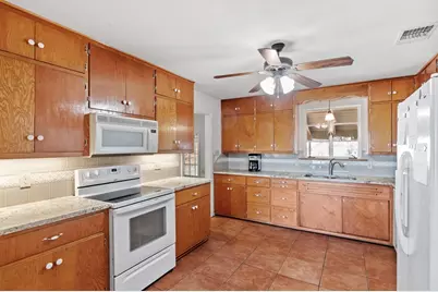 505 Waldrip St, Fredericksburg, TX 78624 - Photo 11