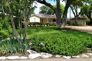 406 N Adams St, Fredericksburg, TX 78624 - Photo 1