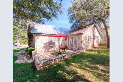 609 Live Oak St, Fredericksburg, TX 78624 - Photo 9