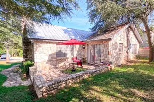 609 Live Oak St, Fredericksburg, TX 78624 - Photo 9
