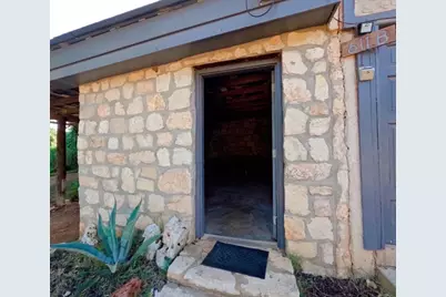 609 Live Oak St, Fredericksburg, TX 78624 - Photo 3