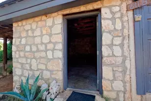 609 Live Oak St, Fredericksburg, TX 78624 - Photo 3