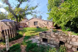 609 Live Oak St, Fredericksburg, TX 78624 - Photo 11