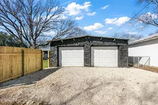 809 N Edison St, Fredericksburg, TX 78624 - Photo 27