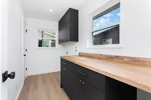 809 N Edison St, Fredericksburg, TX 78624 - Photo 21