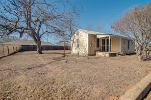 1006 W Hill St, Fredericksburg, TX 78624 - Photo 3