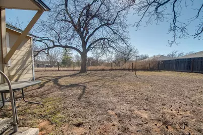 1006 W Hill St, Fredericksburg, TX 78624 - Photo 15