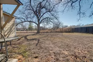 1006 W Hill St, Fredericksburg, TX 78624 - Photo 15