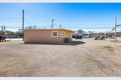 518 N Junction Hwy, Kerrville, TX 78028 - Photo 23