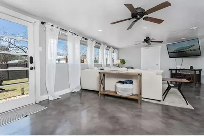 333 W Burbank St, Fredericksburg, TX 78624 - Photo 3