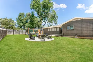 333 W Burbank St, Fredericksburg, TX 78624 - Photo 25