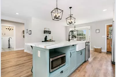 915 Bell St, Fredericksburg, TX 78624 - Photo 9