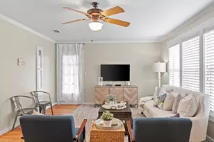 403 E Schubert St, Fredericksburg, TX 78624 - Photo 9