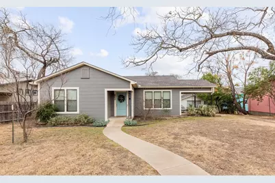 403 E Schubert St, Fredericksburg, TX 78624 - Photo 3