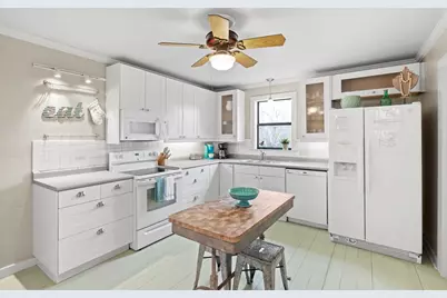 403 E Schubert St, Fredericksburg, TX 78624 - Photo 5