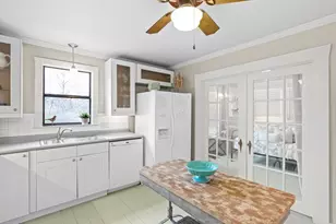 403 E Schubert St, Fredericksburg, TX 78624 - Photo 13