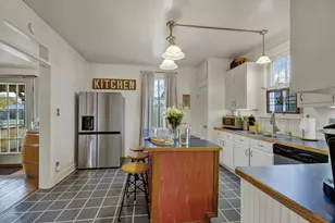 908 N Crockett St, Fredericksburg, TX 78624 - Photo 13