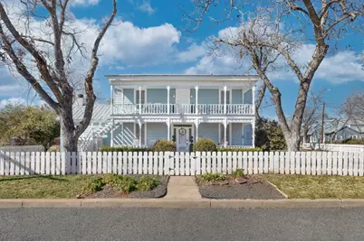 908 N Crockett St, Fredericksburg, TX 78624 - Photo 1