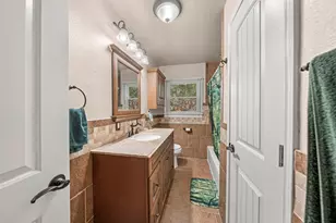 618 Lois St, Kerrville, TX 78028 - Photo 11