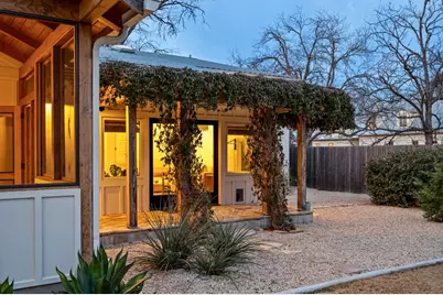 205 E Centre St, Fredericksburg, TX 78624 - Photo 7