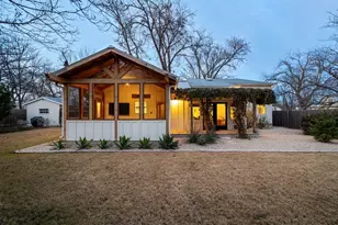 205 E Centre St, Fredericksburg, TX 78624 - Photo 5