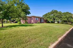 207 Walnut St, Fredericksburg, TX 78624 - Photo 35