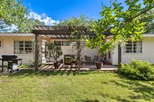 207 Walnut St, Fredericksburg, TX 78624 - Photo 41