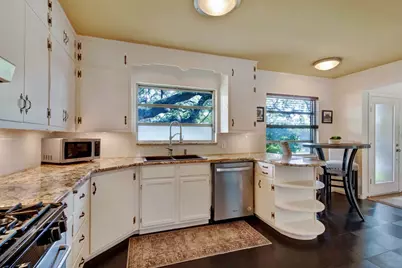 207 Walnut St, Fredericksburg, TX 78624 - Photo 17