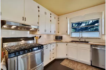 207 Walnut St, Fredericksburg, TX 78624 - Photo 19