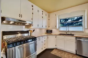 207 Walnut St, Fredericksburg, TX 78624 - Photo 19