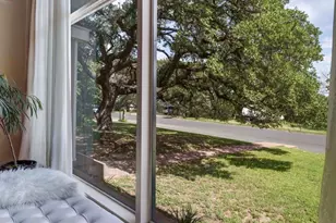 207 Walnut St, Fredericksburg, TX 78624 - Photo 7