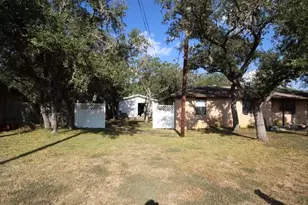 105 E Kathleen Dr, Kerrville, TX 78028 - Photo 5