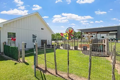 139 Armory Rd, Fredericksburg, TX 78624 - Photo 37