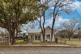319 W Creek St, Fredericksburg, TX 78624 - Photo 25