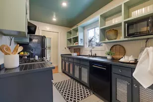 319 W Creek St, Fredericksburg, TX 78624 - Photo 9