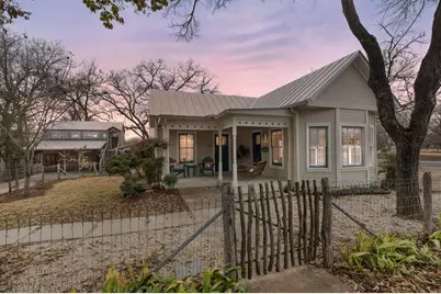 319 W Creek St, Fredericksburg, TX 78624 - Photo 3