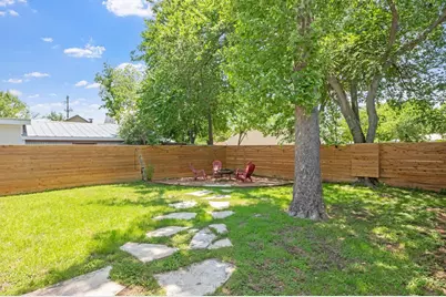 109 E Centre St, Fredericksburg, TX 78624 - Photo 17