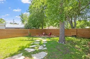 109 E Centre St, Fredericksburg, TX 78624 - Photo 17