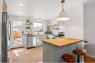 109 E Centre St, Fredericksburg, TX 78624 - Photo 9