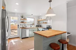 109 E Centre St, Fredericksburg, TX 78624 - Photo 7
