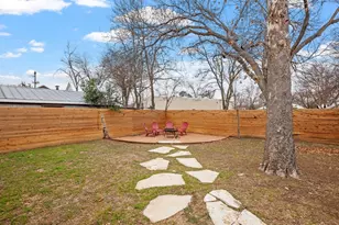 109 E Centre St, Fredericksburg, TX 78624 - Photo 17