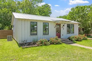 109 E Centre St, Fredericksburg, TX 78624 - Photo 15
