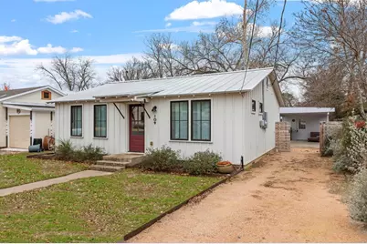 109 E Centre St, Fredericksburg, TX 78624 - Photo 3